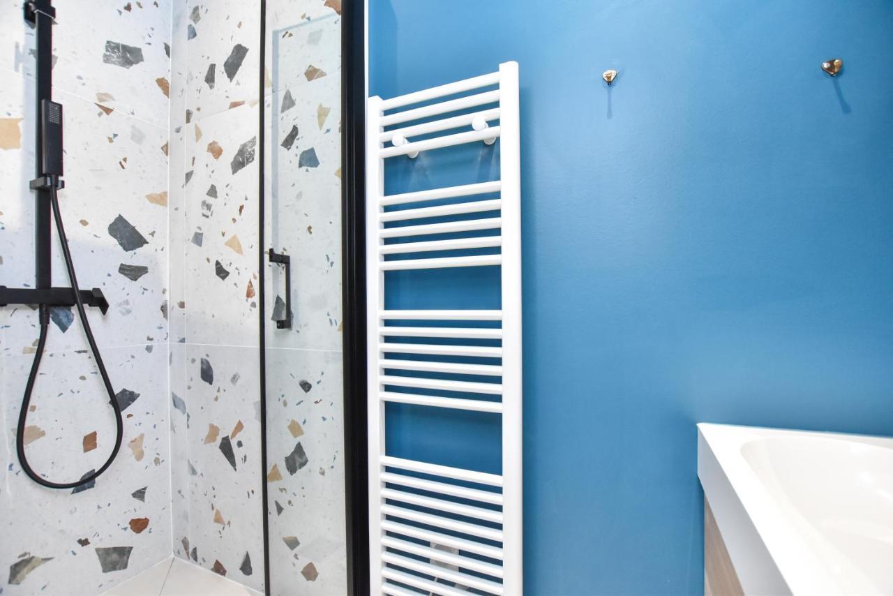 Canal Saint Martin - Amazing 12p/4br Apartment