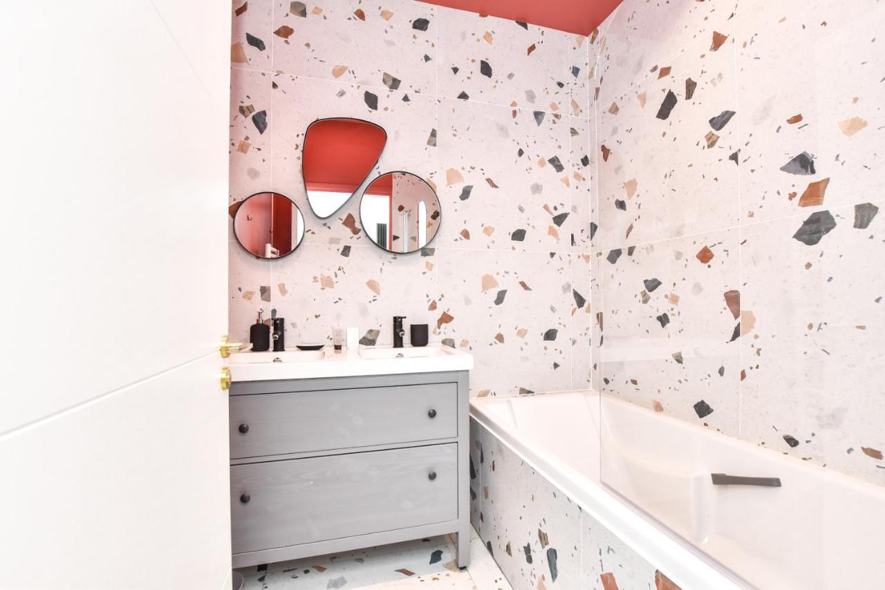 Apartment Canal Saint Martin - Amazing 12p/4br Paris